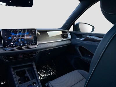 2026 Volkswagen Tiguan — photo 18 view