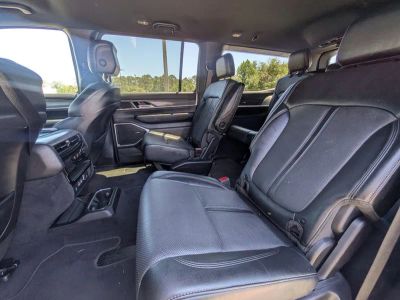 2024 Jeep Wagoneer — photo 12 view