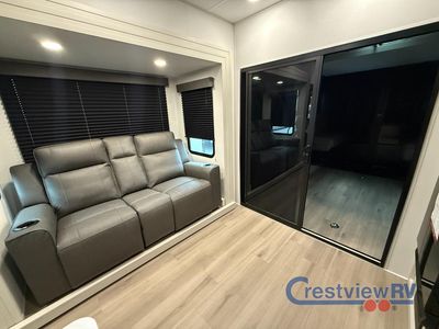 2026 Grand Design Momentum G-Class - Photo 5