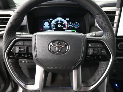 2026 2025 Toyota Tundra i-FORCE MAX Platinum Truck CrewMax — photo 10 view