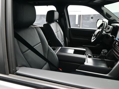 2026 2025 Toyota Tundra i-FORCE MAX Platinum Truck CrewMax — photo 23 view