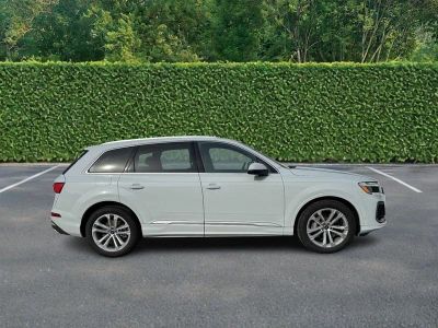 2025 Audi Q7 — side profile view