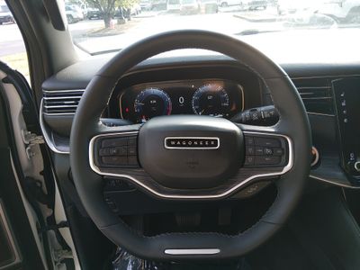 2024 Jeep Wagoneer L — photo 12 view