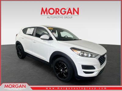 2020 Hyundai Tucson SE in Winter White — front three-quarter view