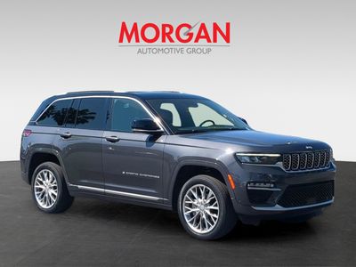 2022 Jeep Grand Cherokee — side profile view