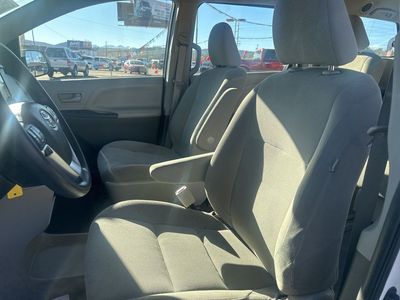 2017 Toyota Sienna - Photo 19