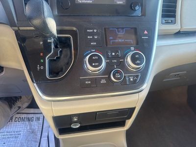 2017 Toyota Sienna - Photo 15