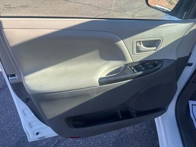 2017 Toyota Sienna - Photo 17