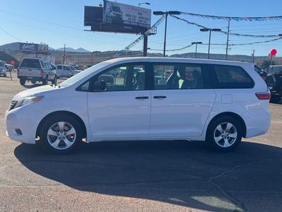 2017 Toyota Sienna - Photo 6