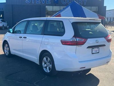 2017 Toyota Sienna - Photo 5