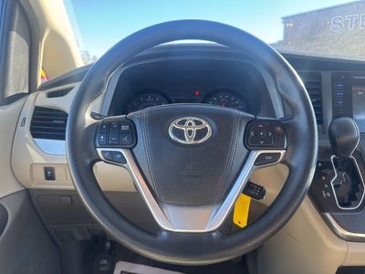 2017 Toyota Sienna - Photo 10
