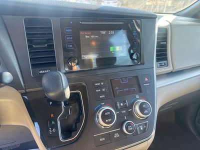 2017 Toyota Sienna - Photo 13