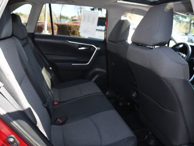 2019 Toyota RAV4 - Photo 18