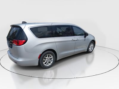 2023 Chrysler Voyager - Photo 3