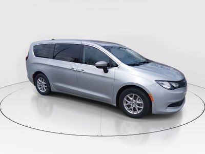 2023 Chrysler Voyager - Photo 5
