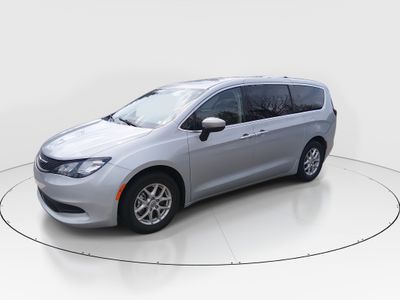 2023 Chrysler Voyager - Photo 7