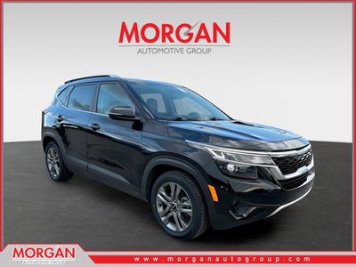 2022 Kia Seltos S in Cherry Black — front three-quarter view