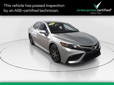 2023 Toyota Camry SE Auto — front three-quarter view