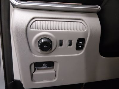 2024 Jeep Wagoneer - Photo 13