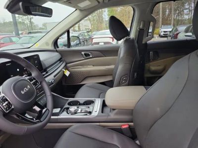 2026 Kia Carnival Hybrid — photo 8 view