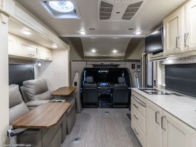 2021 Tiffin Wayfarer - Photo 2