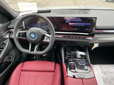 2027 BMW 5 Series — photo 9 view