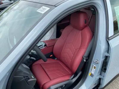 2027 BMW 5 Series — photo 11 view