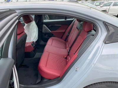 2027 BMW 5 Series — photo 7 view