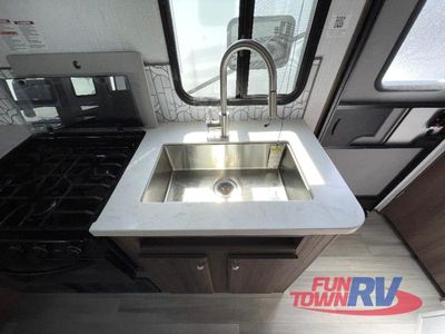 2023 Cruiser Radiance Ultra Lite - Photo 14