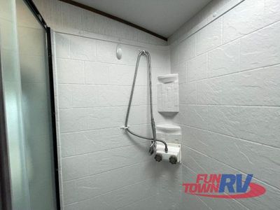 2023 Cruiser Radiance Ultra Lite - Photo 24