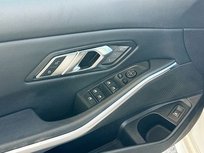 2023 BMW 3 Series — photo 18 view
