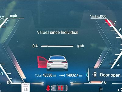 2023 BMW 3 Series — photo 12 view