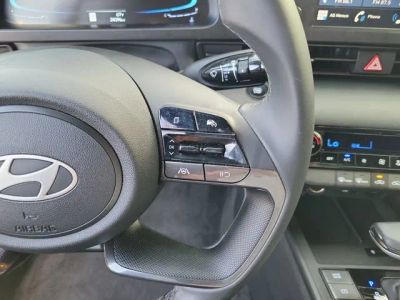 2025 Hyundai Elantra — photo 16 view