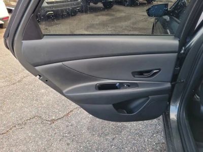 2025 Hyundai Elantra — photo 28 view
