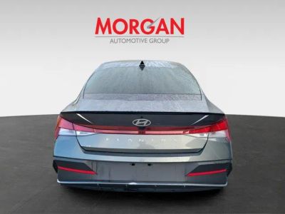 2025 Hyundai Elantra — photo 8 view