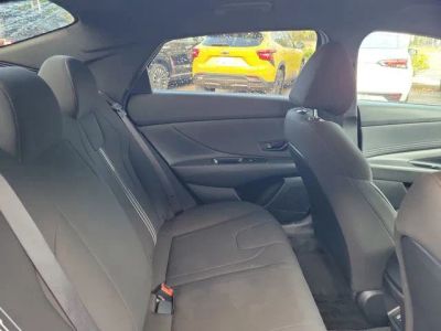 2025 Hyundai Elantra — photo 30 view