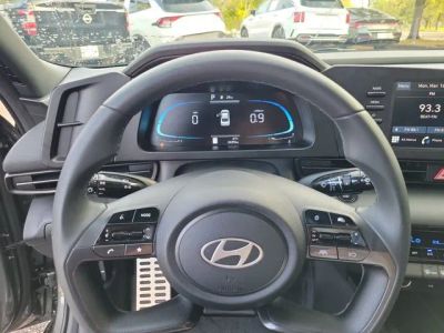 2025 Hyundai Elantra — photo 17 view