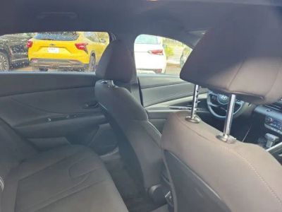 2025 Hyundai Elantra — photo 29 view