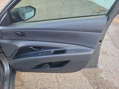 2025 Hyundai Elantra — photo 34 view
