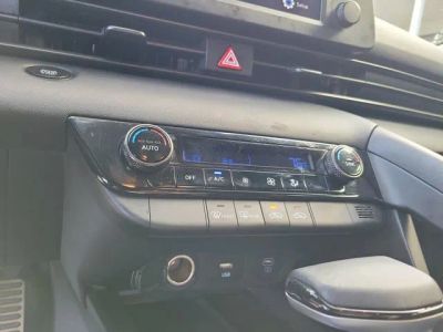 2025 Hyundai Elantra — photo 21 view