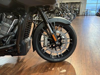 2025 Indian Motorcycle Challenger Dark Horse 112 Black Smoke - Photo 10