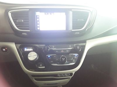 2022 Chrysler Voyager - Photo 18