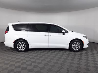 2022 Chrysler Voyager - Photo 2