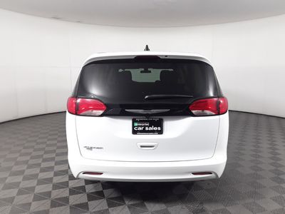 2022 Chrysler Voyager - Photo 4