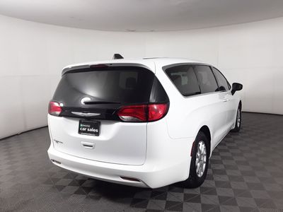 2022 Chrysler Voyager - Photo 3