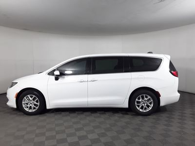 2022 Chrysler Voyager - Photo 6