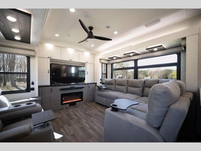 2025 Jayco North Point - Photo 3
