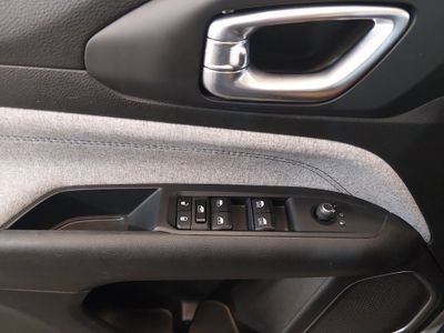 2024 Jeep Compass - Photo 17