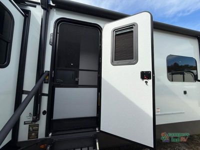 2026 Forest River RV Rockwood Ultra Lite — photo 9 view