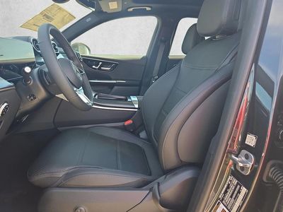 2026 Mercedes-Benz GLC 300 - Photo 2